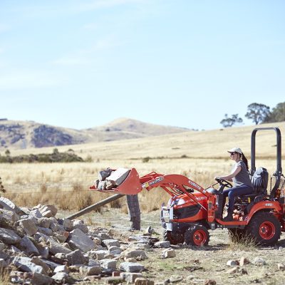 Tractor lifting rocks